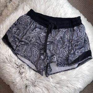 EUC Lululemon Hotty Hot 4 inch Short Size 6